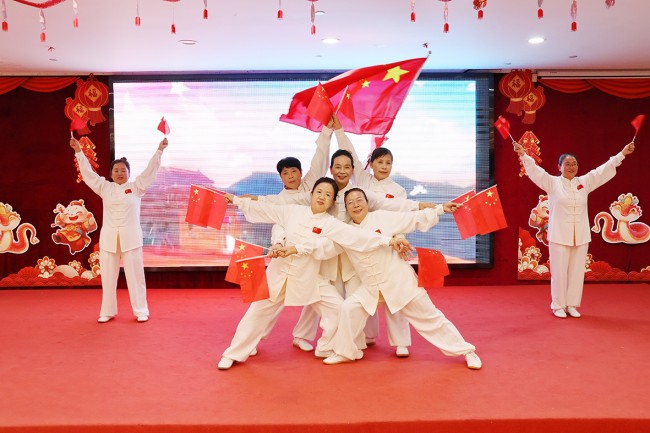 “情系老兵 樂動(dòng)重陽”2025鹽城市優(yōu)撫對(duì)象短期療養(yǎng)第二場文藝表演專場活動(dòng)在我區(qū)舉行